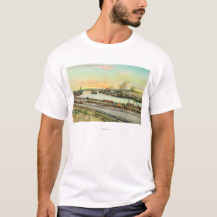 Uitzicht van de haven van San Pedro T-shirt