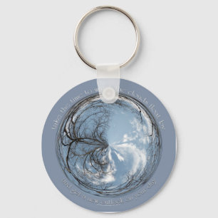 uitzicht van de hemel met eikenbomen - wolken sleutelhanger