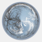 uitzicht van de hemel met eikenboom ronde sticker (Voorkant)