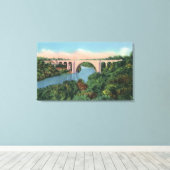 Uitzicht van de Herdenkingsbrug voor veteranen Canvas Afdruk (Insitu (Houten vloer))