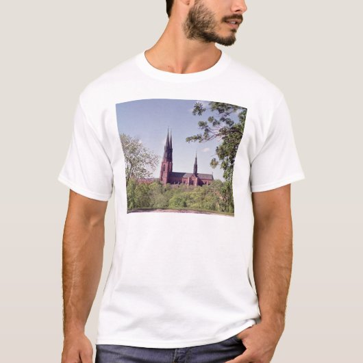 Uitzicht van de kathedraal van Uppsala van het kas T-shirt (Voorkant)