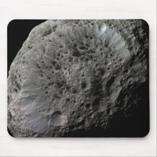 Uitzicht van de maan Hyperion van Saturnus met val Muismat