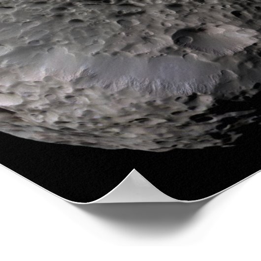 Uitzicht van de maan Hyperion van Saturnus met val Poster (Hoek)