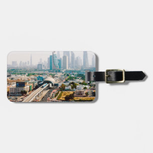 Uitzicht van de metrolijn en de wolkenkrabbers in bagagelabel