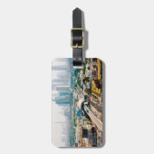 Uitzicht van de metrolijn en de wolkenkrabbers in  bagagelabel (Voorkant verticaal)