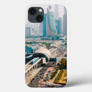 Uitzicht van de metrolijn en de wolkenkrabbers in  iPhone 13 hoesje