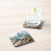 Uitzicht van de metrolijn en de wolkenkrabbers in onderzetter (Rechterzijde)