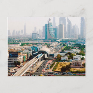 Uitzicht van de metrolijn en wolkenkrabbers briefkaart