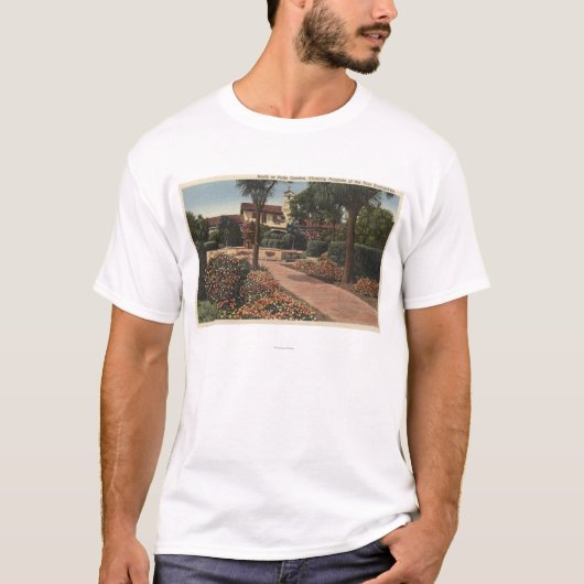Uitzicht van de missie, Patio Gardens T-shirt (Voorkant)