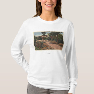 Uitzicht van de missie, Patio Gardens T-shirt