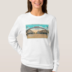 Uitzicht van de Modesto Welcoming ArchModesto, CA T-shirt