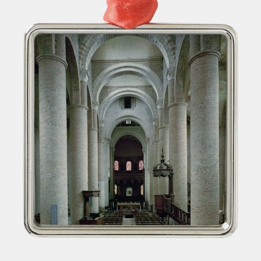 Uitzicht van de nave, naar het altaar gericht metalen ornament (Voorkant)