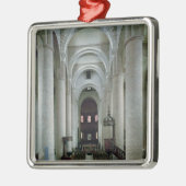 Uitzicht van de nave, naar het altaar gericht metalen ornament (Links)