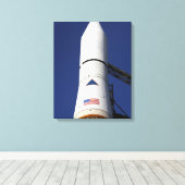 Uitzicht van de neuskegel van de delta IV-raket Canvas Afdruk (Insitu (Houten vloer))