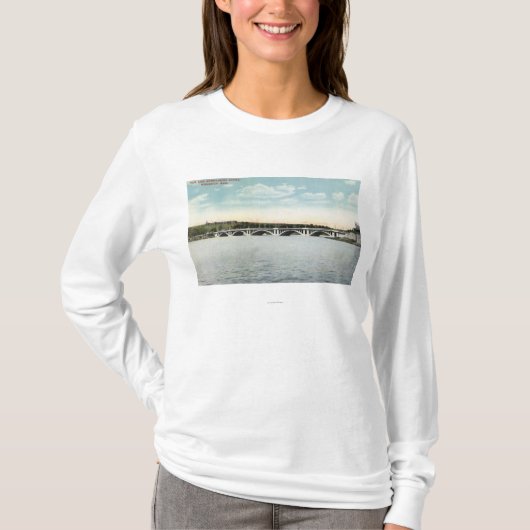 Uitzicht van de New Lake Quinsigamond Bridge T-shirt (Voorkant)