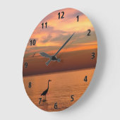 Uitzicht van de oceaan op de zon grote klok (Hoek)