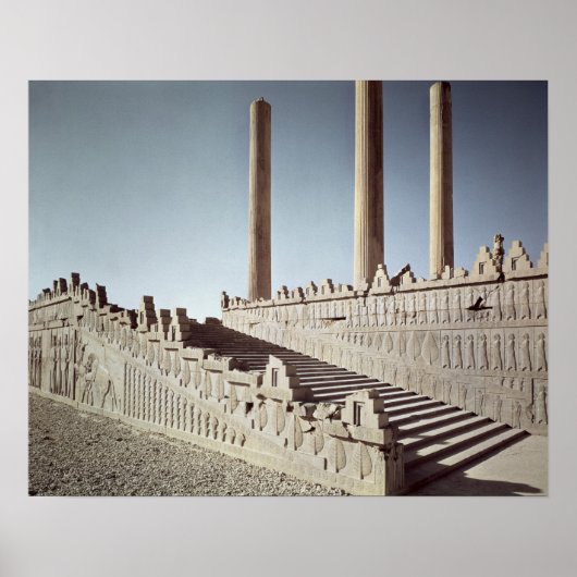 Uitzicht van de oostelijke trap van de Apadana Poster (Voorkant)