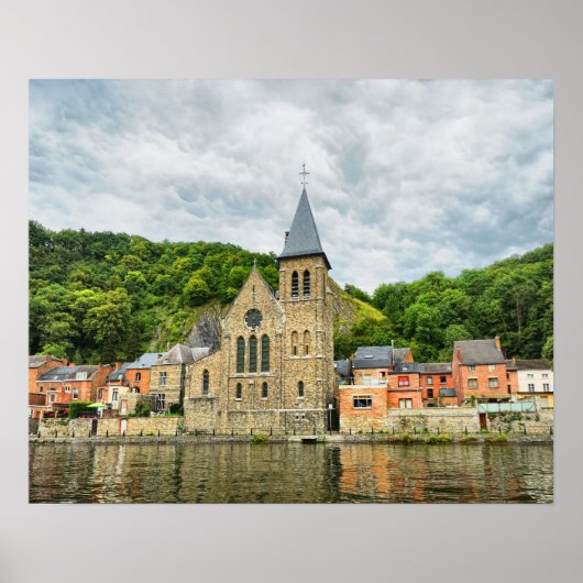 Uitzicht van de oude kerk in Dinant vanaf de Maas Poster (Voorkant)