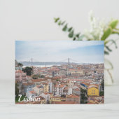Uitzicht van de oude stad Lissabon en 25 april bru (Staand voorkant)