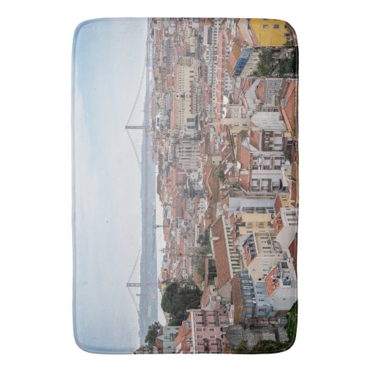 Uitzicht van de oude stad Lissabon en 25 april bru Badmat (Voorkant Verticaal)