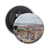 Uitzicht van de oude stad Lissabon en 25 april bru Button Flesopener (Voorkant)