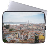 Uitzicht van de oude stad Lissabon en 25 april bru Laptop Sleeve (Voorkant)