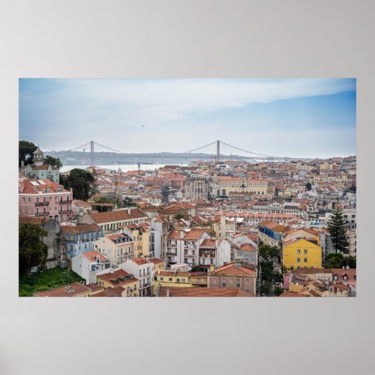 Uitzicht van de oude stad Lissabon en 25 april bru Poster (Voorkant)