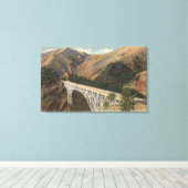 Uitzicht van de Pacific Hwy Bridge over Shasta Canvas Afdruk (Insitu (Houten vloer))