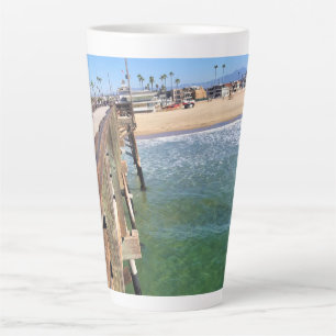Uitzicht van de Pier, Krantenband, Californië Latte Mok