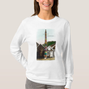 Uitzicht van de Raven Totempole Wrangell, AK T-shirt