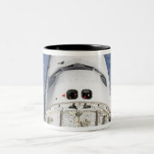 Uitzicht van de ruimteluchthut van Endeavor Tweekleurige Koffiemok (Center)