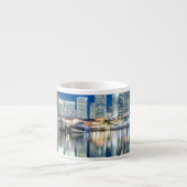 Uitzicht van de skyline met reflectie in water, Mi Espresso Kop (Voorkant)