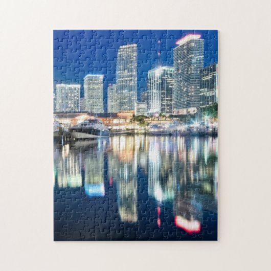Uitzicht van de skyline met reflectie in water, Mi Legpuzzel (Verticaal)