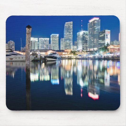 Uitzicht van de skyline met reflectie in water, Mi Muismat (Voorkant)
