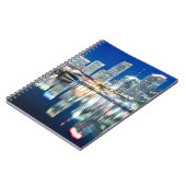 Uitzicht van de skyline met reflectie in water, Mi Notitieboek (Linkerzijde)