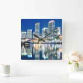 Uitzicht van de skyline met reflectie in water, Mi Vierkante Klok (Huis)