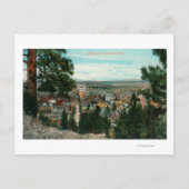 Uitzicht van de stad door de bomen briefkaart (Voorkant)