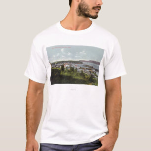 Uitzicht van de stad en de baai van Coos T-shirt