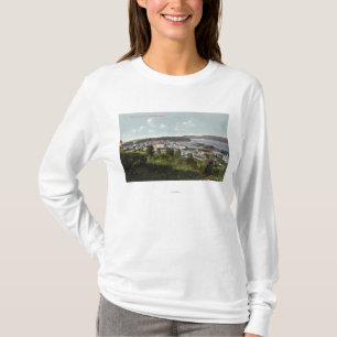 Uitzicht van de stad en de baai van Coos T-shirt