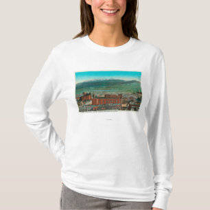 Uitzicht van de stad en het hooggebergte t-shirt