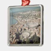 Uitzicht van de stad met metalen ornament (Links)