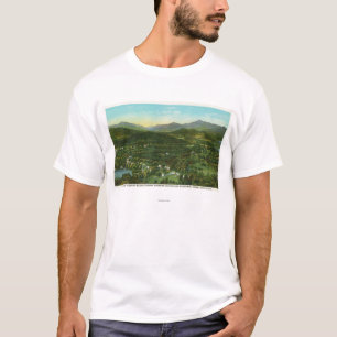 Uitzicht van de stad met orkaangebergte t-shirt