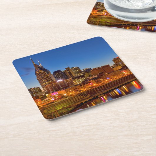Uitzicht van de stad skyline bij de schemering kartonnen onderzetters (Schuin)