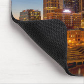 Uitzicht van de stad skyline bij de schemering muismat (Hoek)