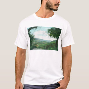 Uitzicht van de stad vanuit de heuvels t-shirt