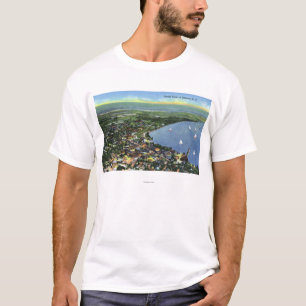 Uitzicht van de stad, zeilboten op het meer t-shirt
