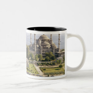 Uitzicht van de Sultan Ahmet Camii gebouwd 1609-16 Tweekleurige Koffiemok