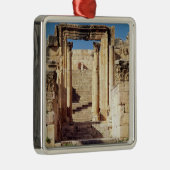 Uitzicht van de toegang tot het Christelijk Metalen Ornament (Rechts)