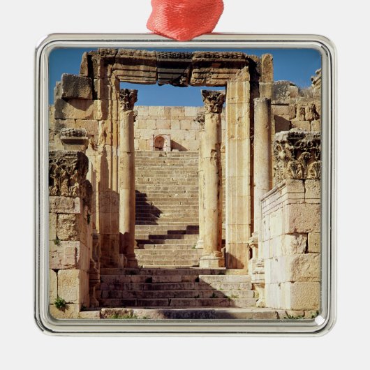 Uitzicht van de toegang tot het Christelijk Metalen Ornament (Voorkant)