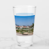 Uitzicht van de tuinen nabij het paleis Basse Belv Glas (Achterkant)